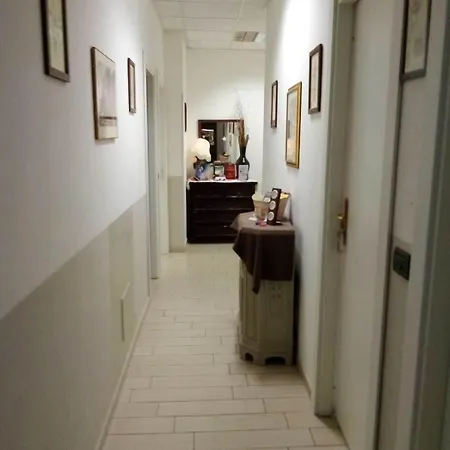 Niagara Hotel *